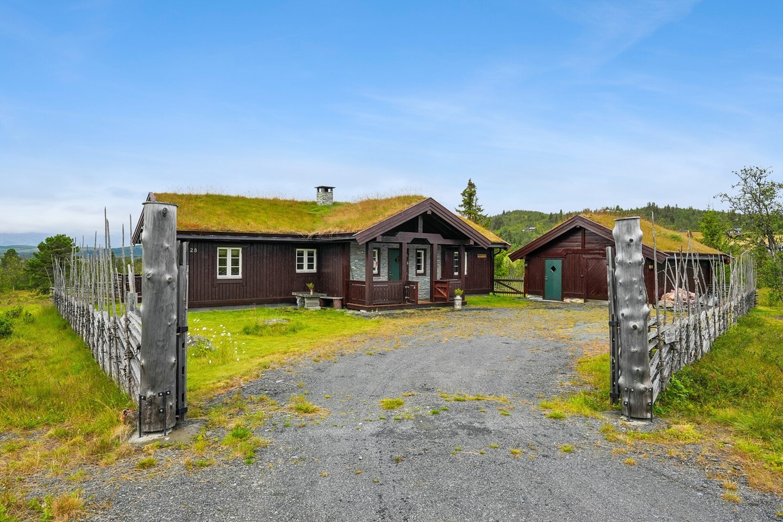 Her ligger alt til rette for gode opplevelser og minnerike stunder sammen med familie og venner i naturskjønne omgivelser. Velkommen på visning! Galleribilde