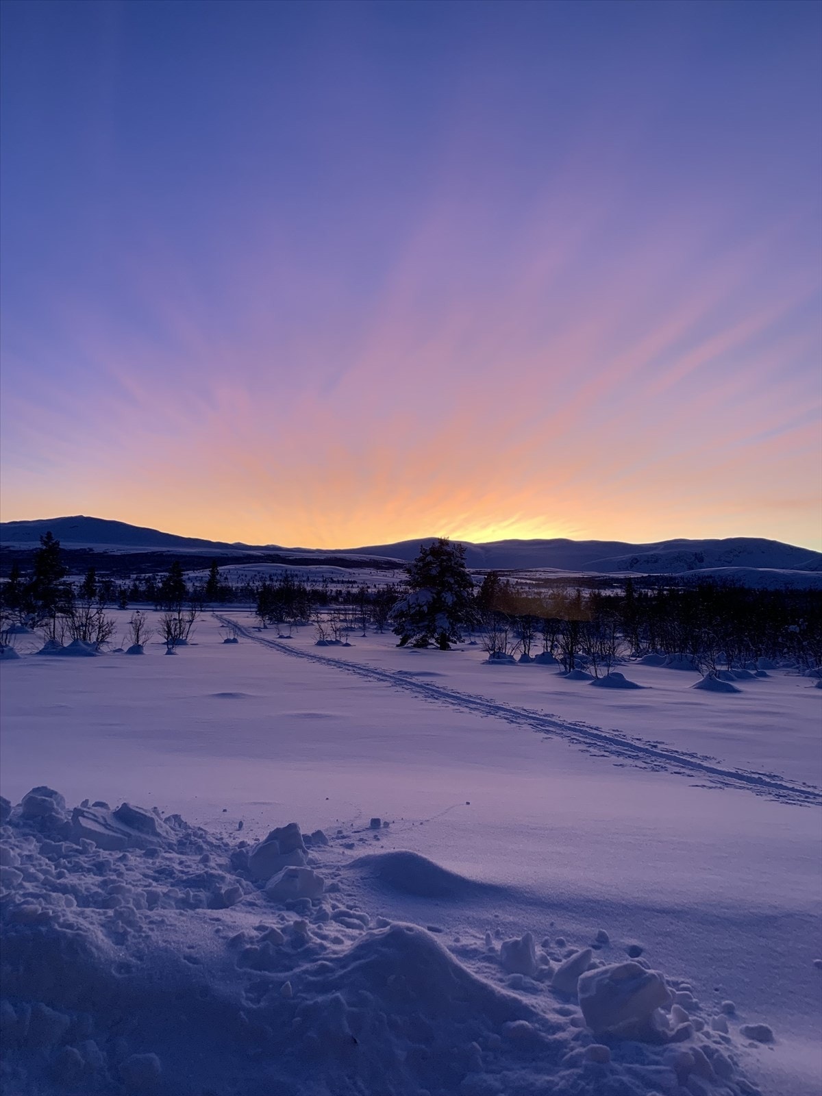 Stemningsbilde av soloppgang fra eiendommen. Foto: Selger. Galleribilde