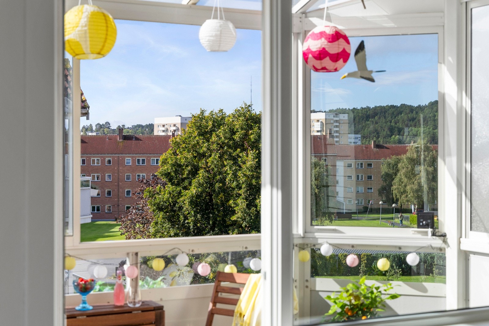 Stue med direkte utgang til sydsvestvendt balkong. Galleribilde