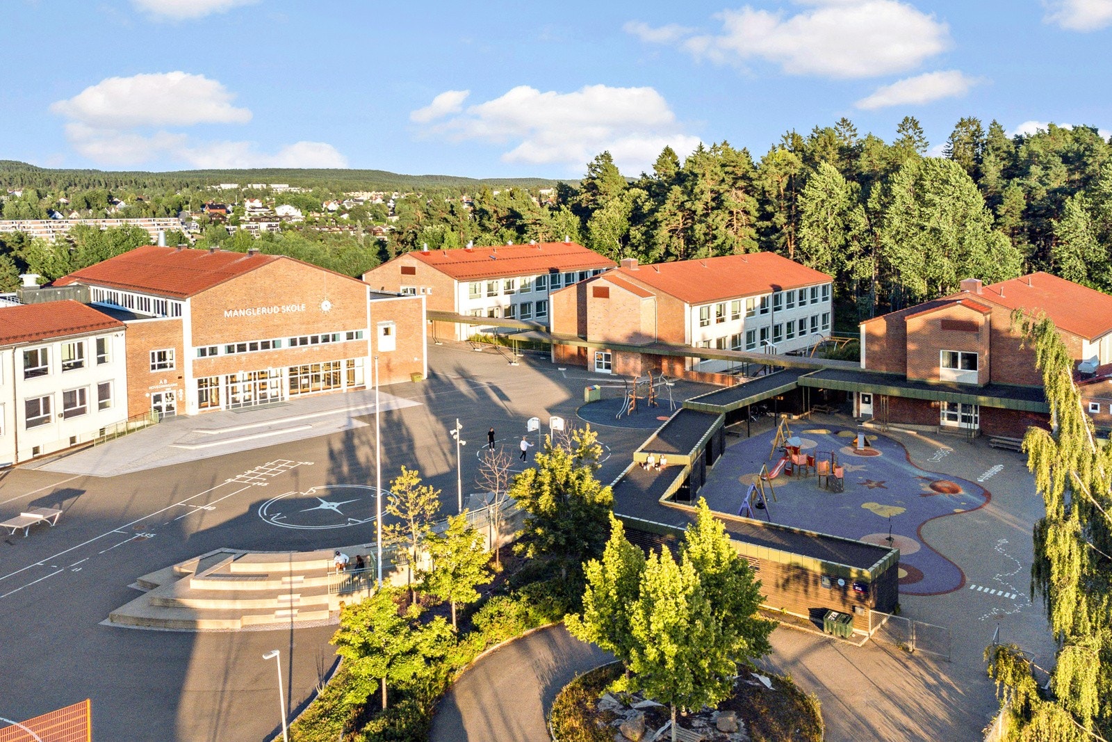 Meget barnevennlig med trygg og fin skolevei til Manglerud skole (1. til 10. trinn). Galleribilde