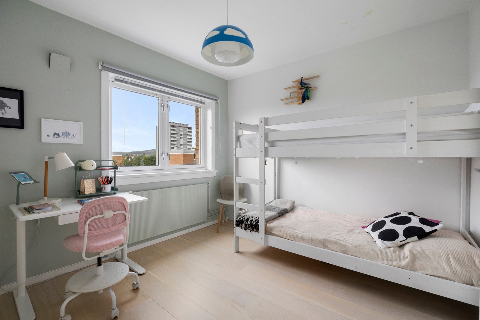 Soverom I og II har også god plass til dobbeltseng, nattbord mm. Galleribilde