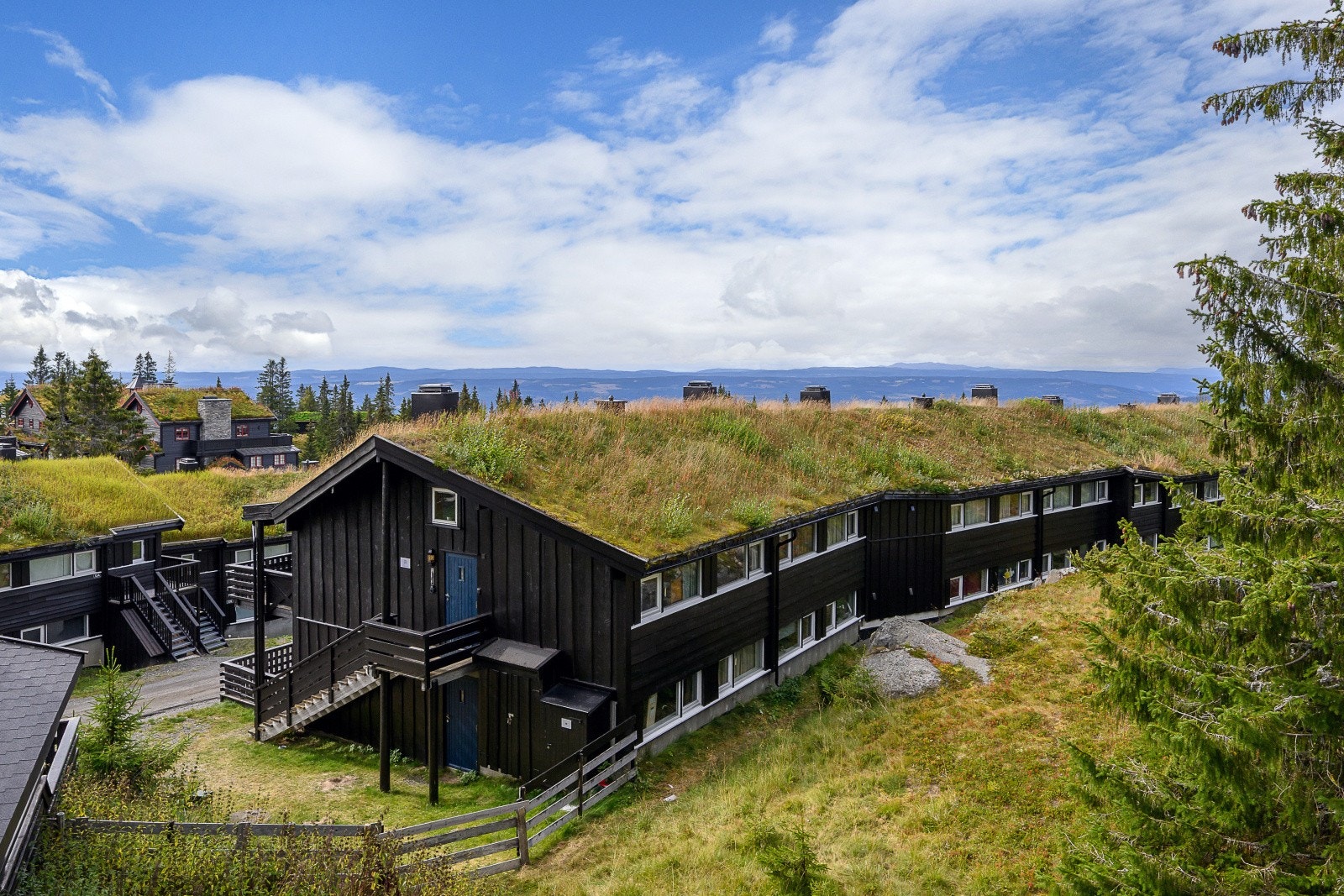 Sameiet Gaiastova Leiligheter ligger flott til i naturskjønne omgivelser på Hafjelltoppen. Galleribilde