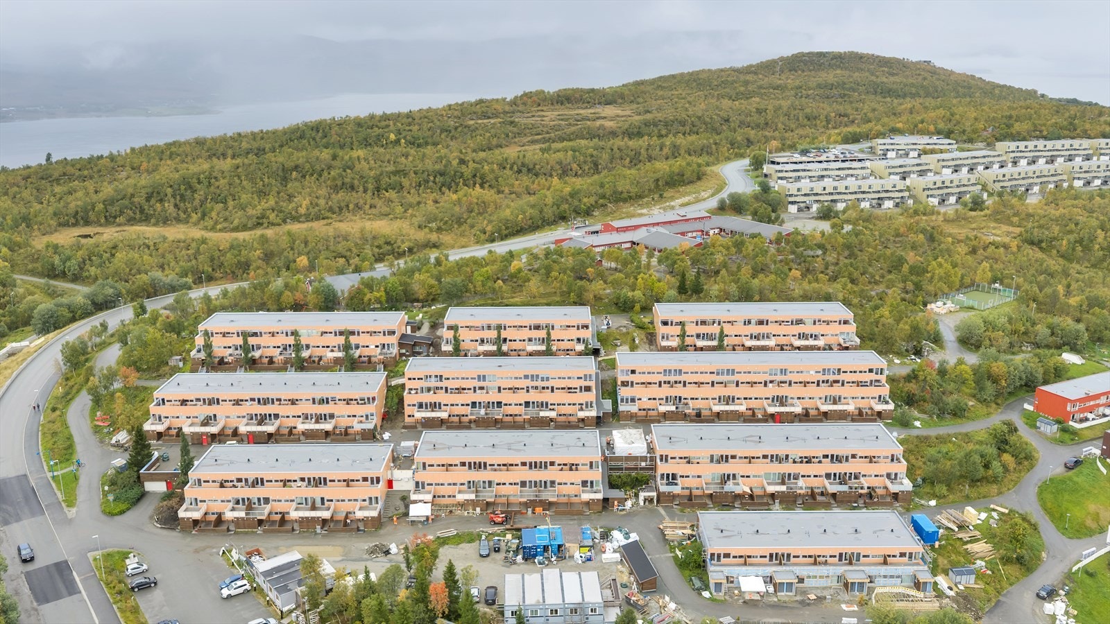 Området har praktisk tilgang til dagligvarebutikker og offentlig kommunikasjon. Galleribilde
