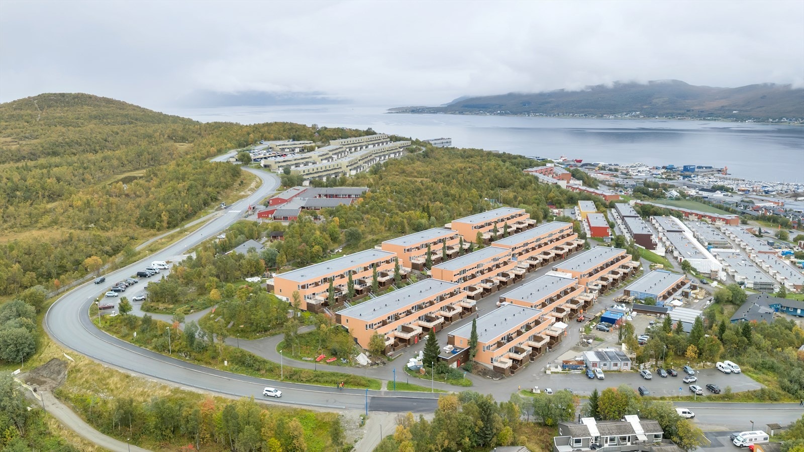 Boligen ligger i et etablert område med kort avstand til skole og barnehage. Galleribilde