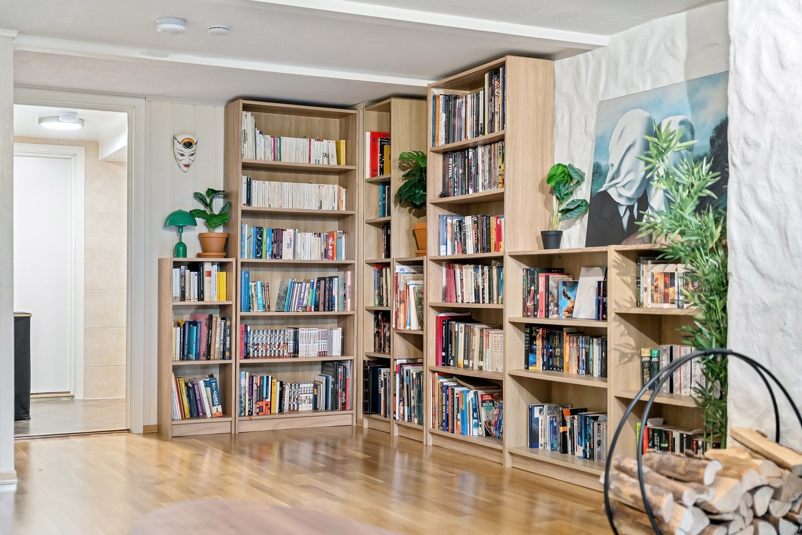 Kjellerstuen er et romslig og fleksibelt rom med flere bruksmuligheter. Galleribilde