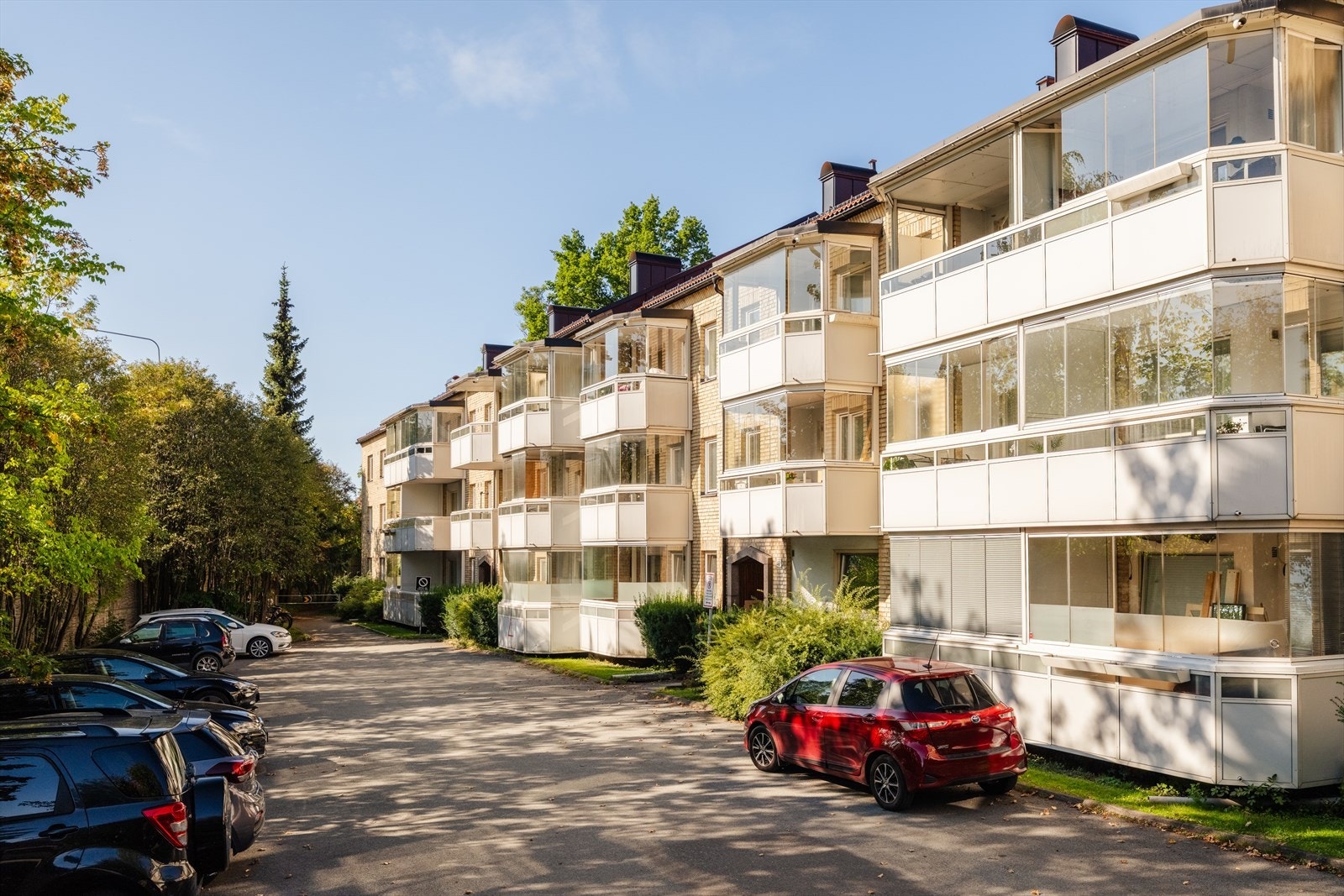 Borettslaget disponerer parkeringsplasser etter førstemann-til-mølla-prinsippet. Galleribilde