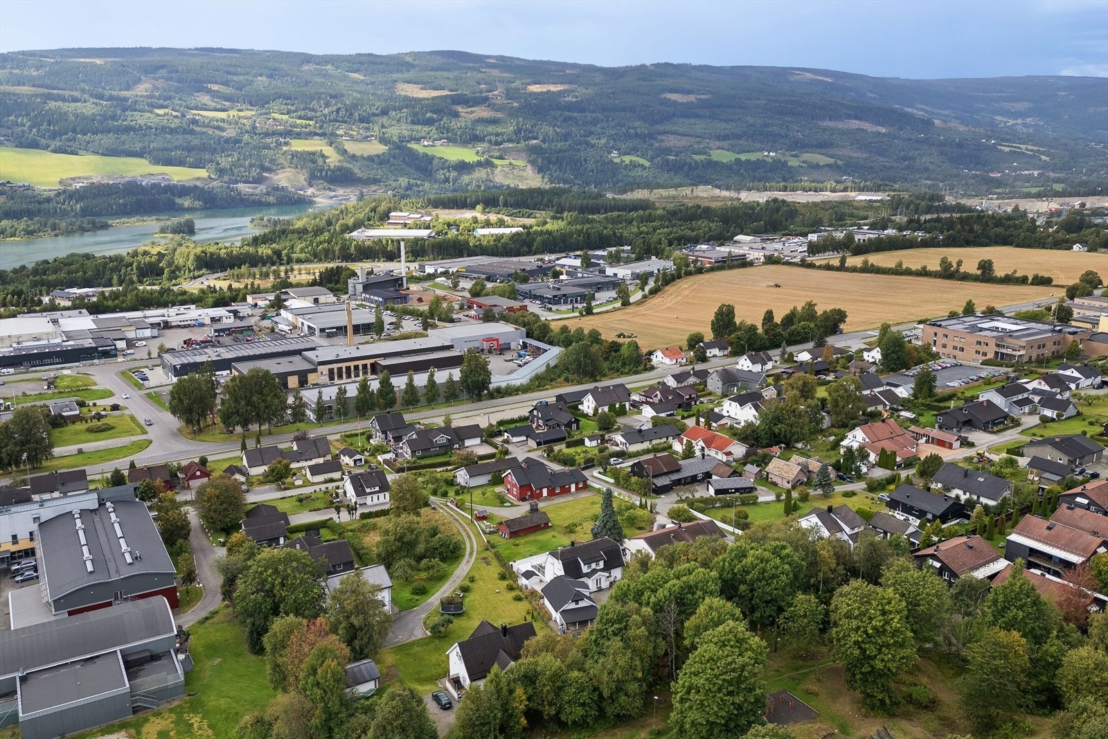 Eiendommen ligger i Nordre Ål, et veletablert og familievennlig område. Galleribilde