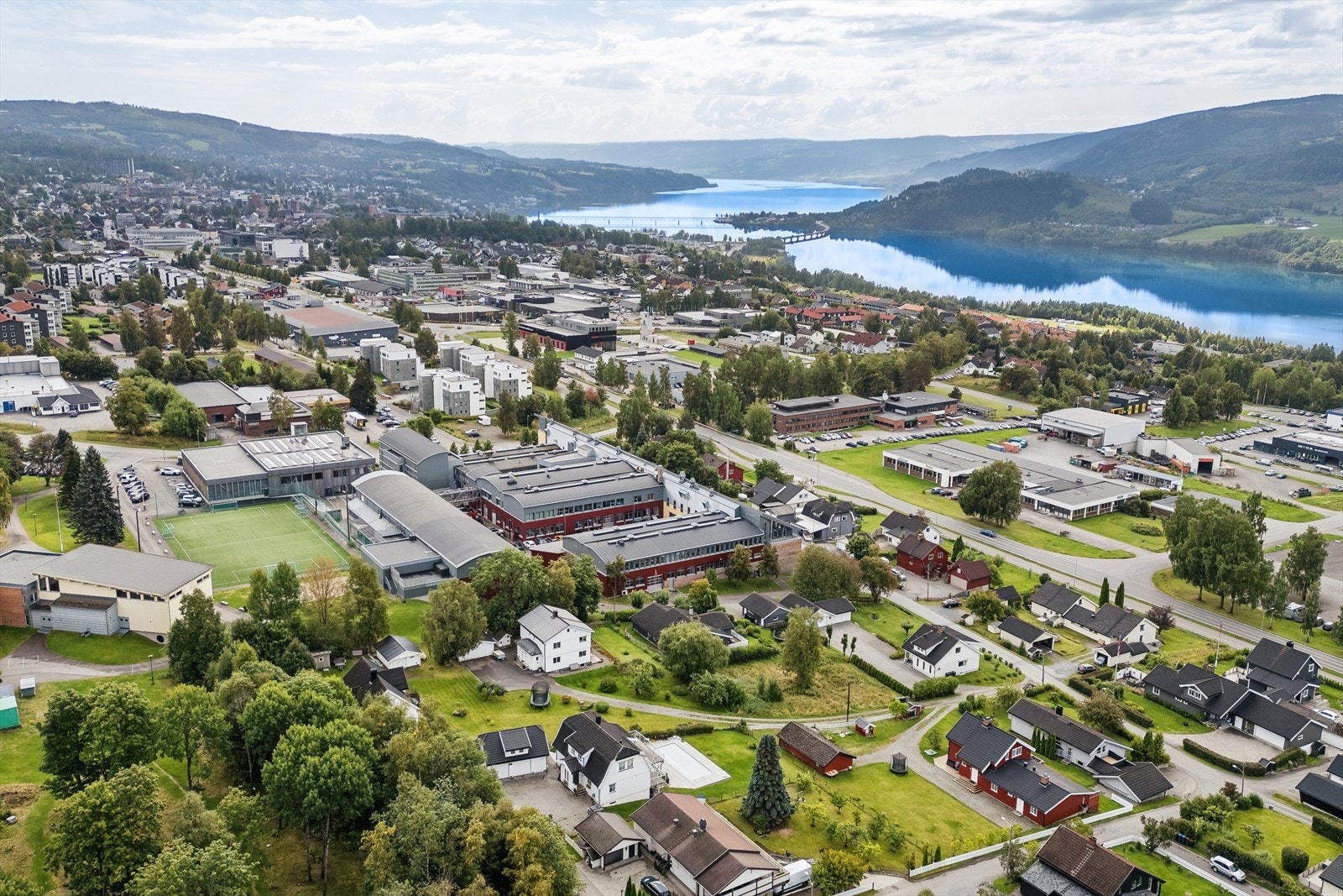 Fra eiendommen er det kort vei til Lillehammer sentrum og Mjøsa. Galleribilde