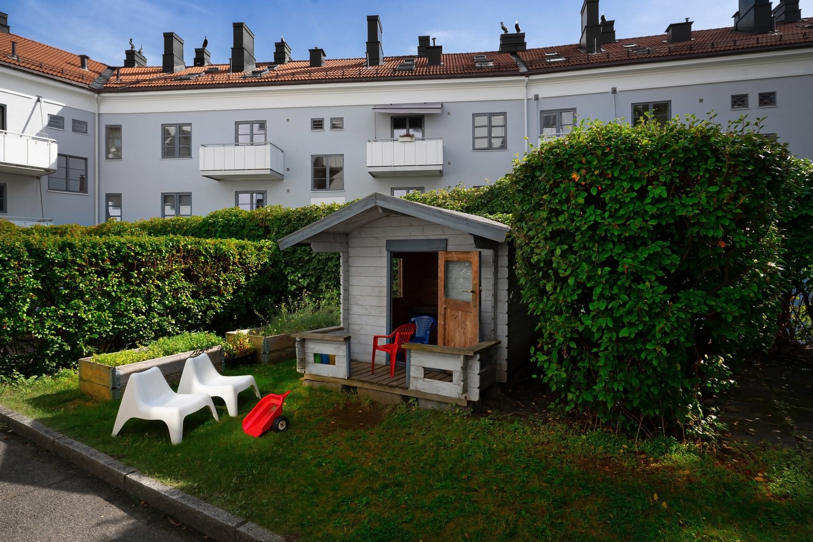 Bakgården. Galleribilde