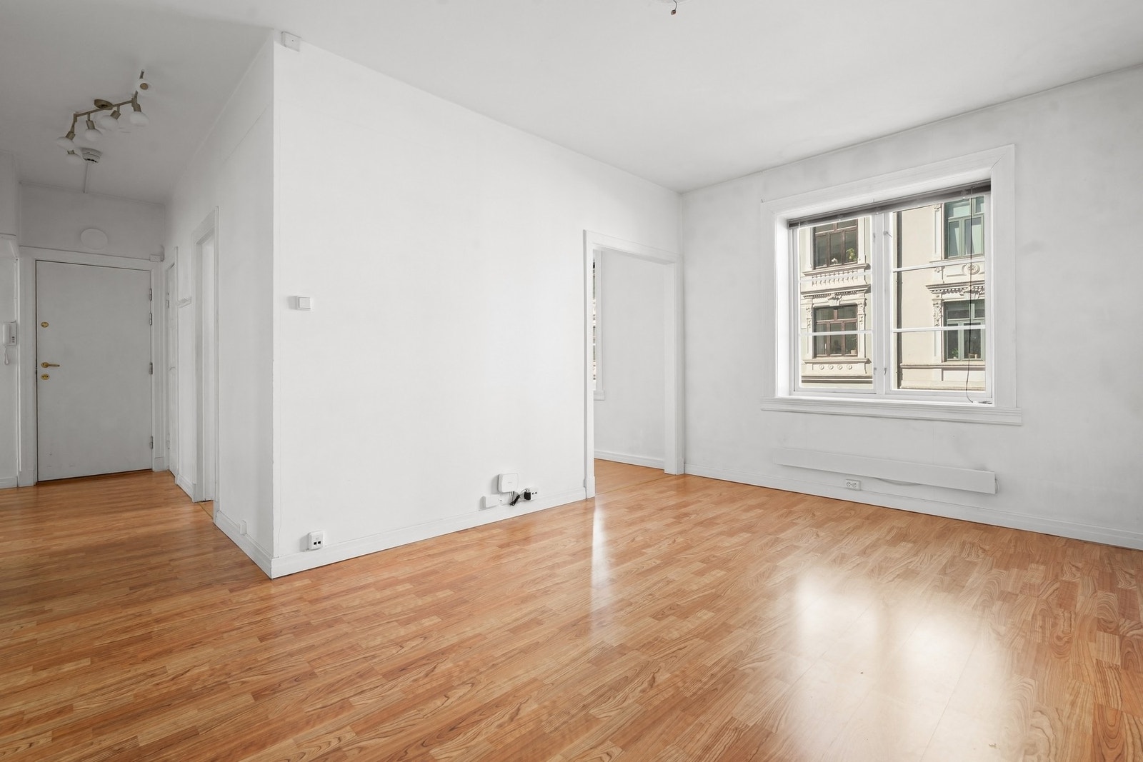 God plass til sofa- og spisegruppe. Galleribilde