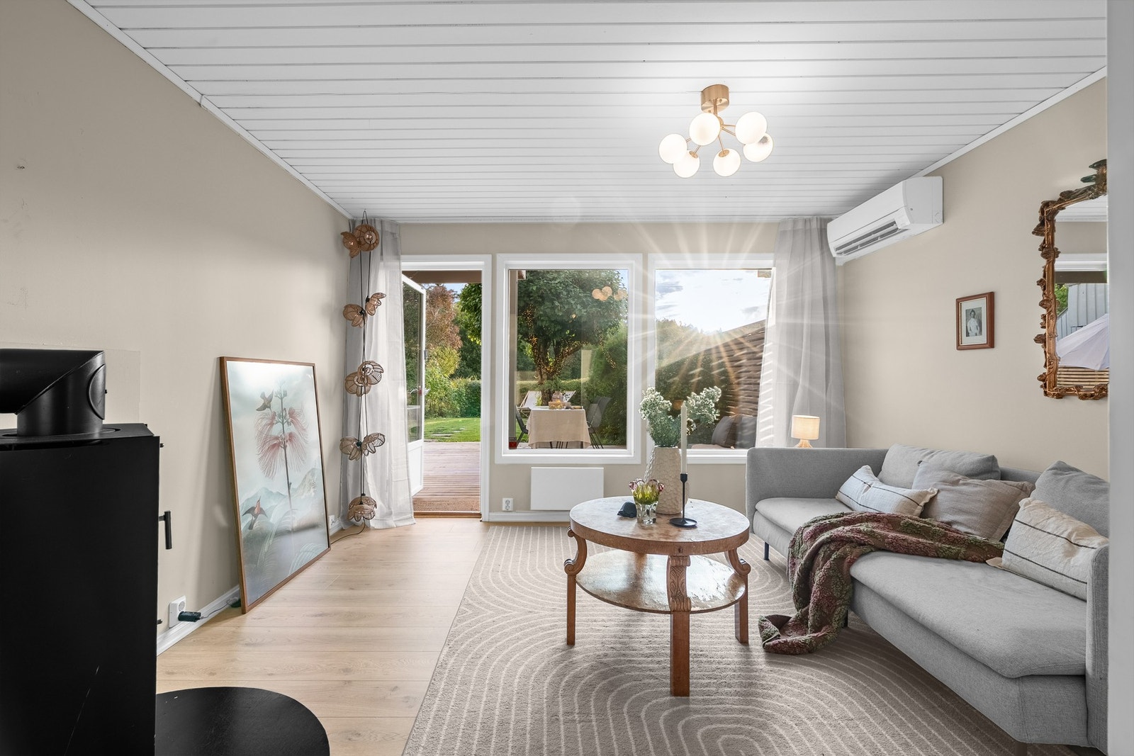 I underetasjen er det en kjellerstue med utgang til terrassen og videre til hagen. Galleribilde
