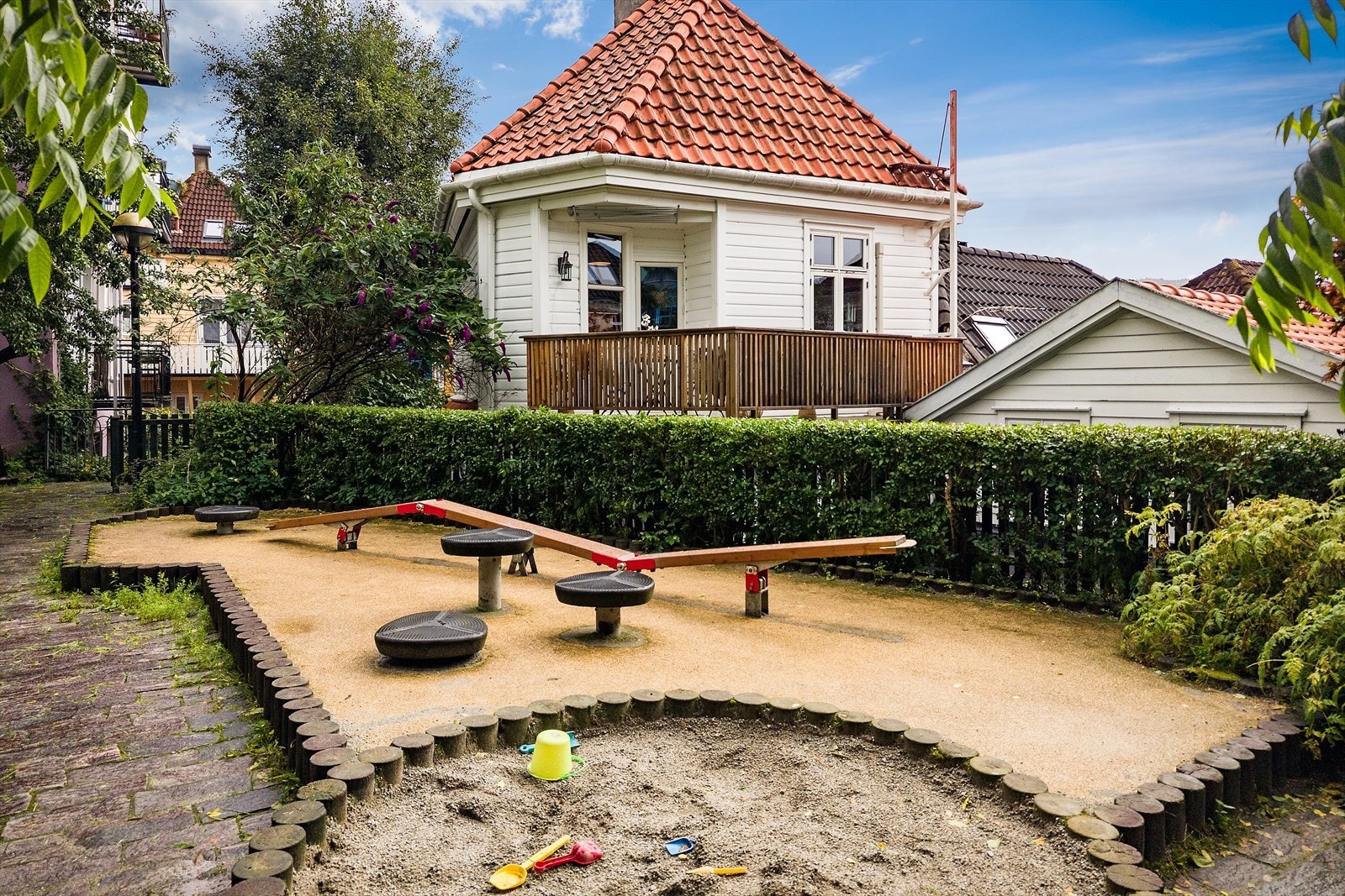 Lekeplass i umiddelbar nærhet til boligen. Galleribilde