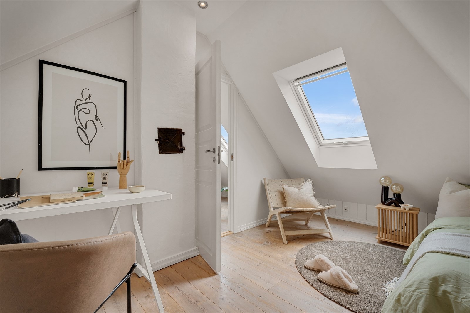 Det andre rommet på loftet er ideelt som hjemmekontor eller hobbyrom. Galleribilde