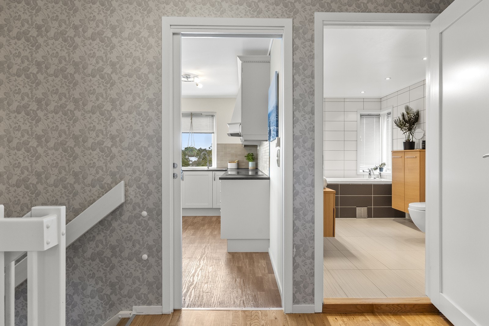 Gangen i andre etasje knytter sammen soverommene og badet. Galleribilde