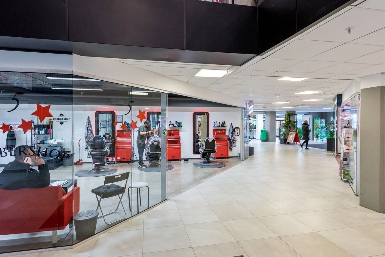 Senteret byr på alt fra apotek og dagligvare til frisør og spisesteder. Galleribilde