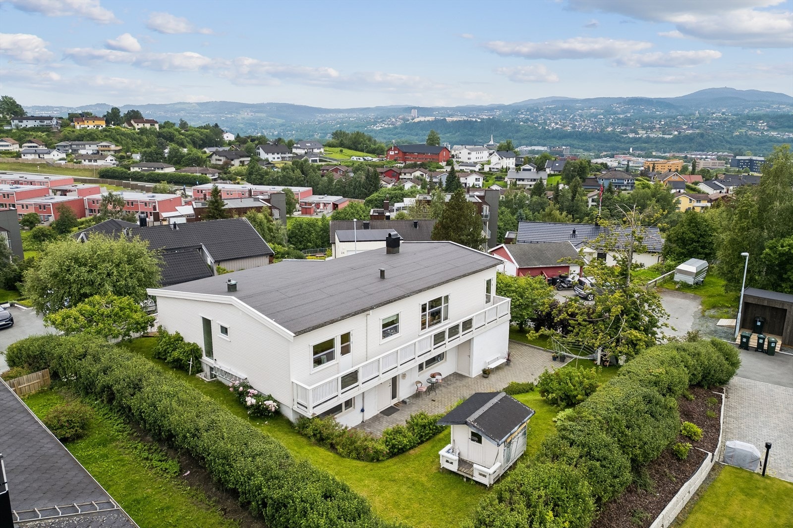 Her ligger alt til rette for lange, sosiale sommerkvelder med familie og gode venner. Galleribilde