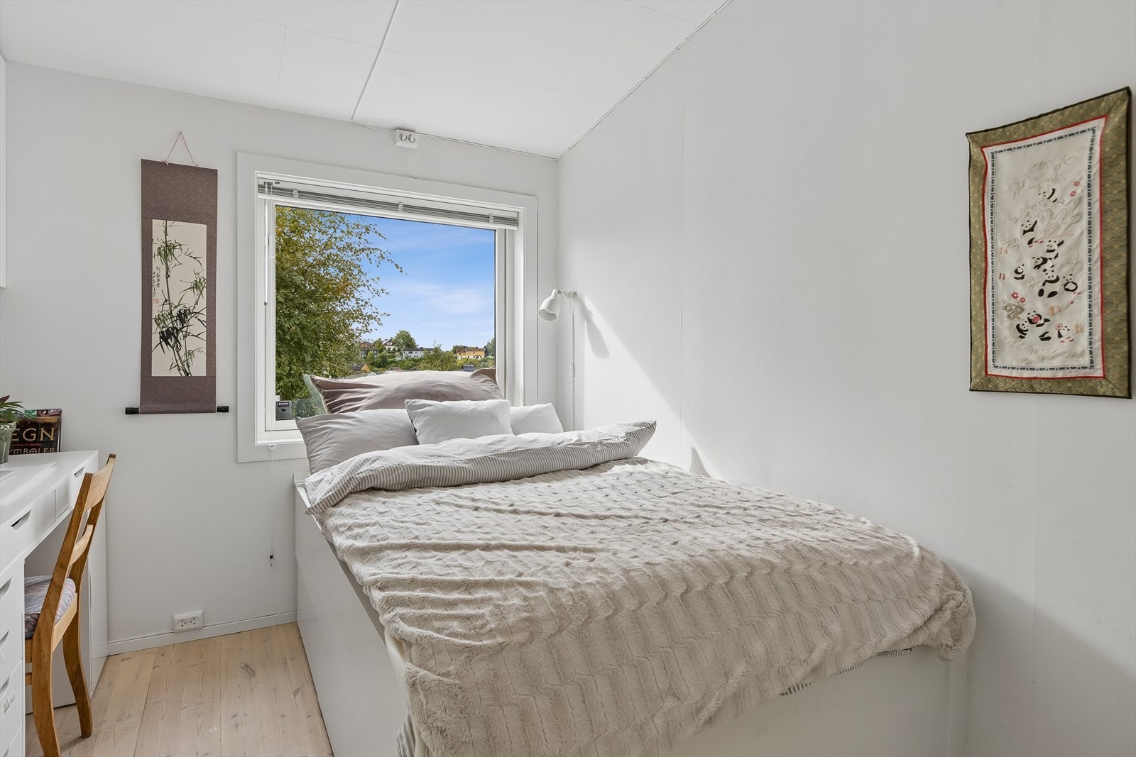 De to øvrige soverommene i 1. etasje er begge på 9 m² og har en tilsvarende størrelse og funksjonell utforming. Galleribilde