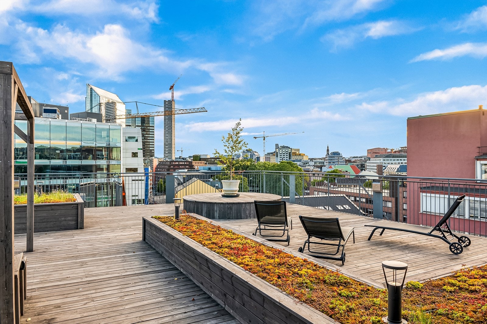 Som beboer i borettslaget Christian Krohgs gate 30 har du tilgang til en fantastisk, solrik felles takterasse med 360 utsikt over Oslo! Galleribilde