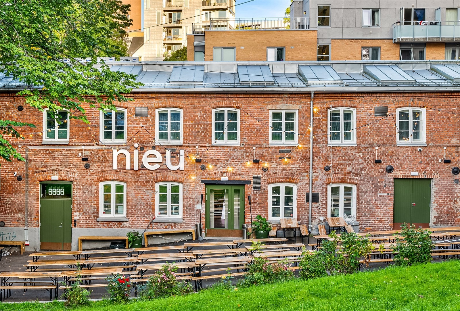 Nieu Grünerløkka ligger 170 m fra leiligheten og byr på en herlig miks av stand-up, sport, god mat og private arrangementer - alt under samme tak. Her er det liv og aktivitet gjennom hele uken. Galleribilde