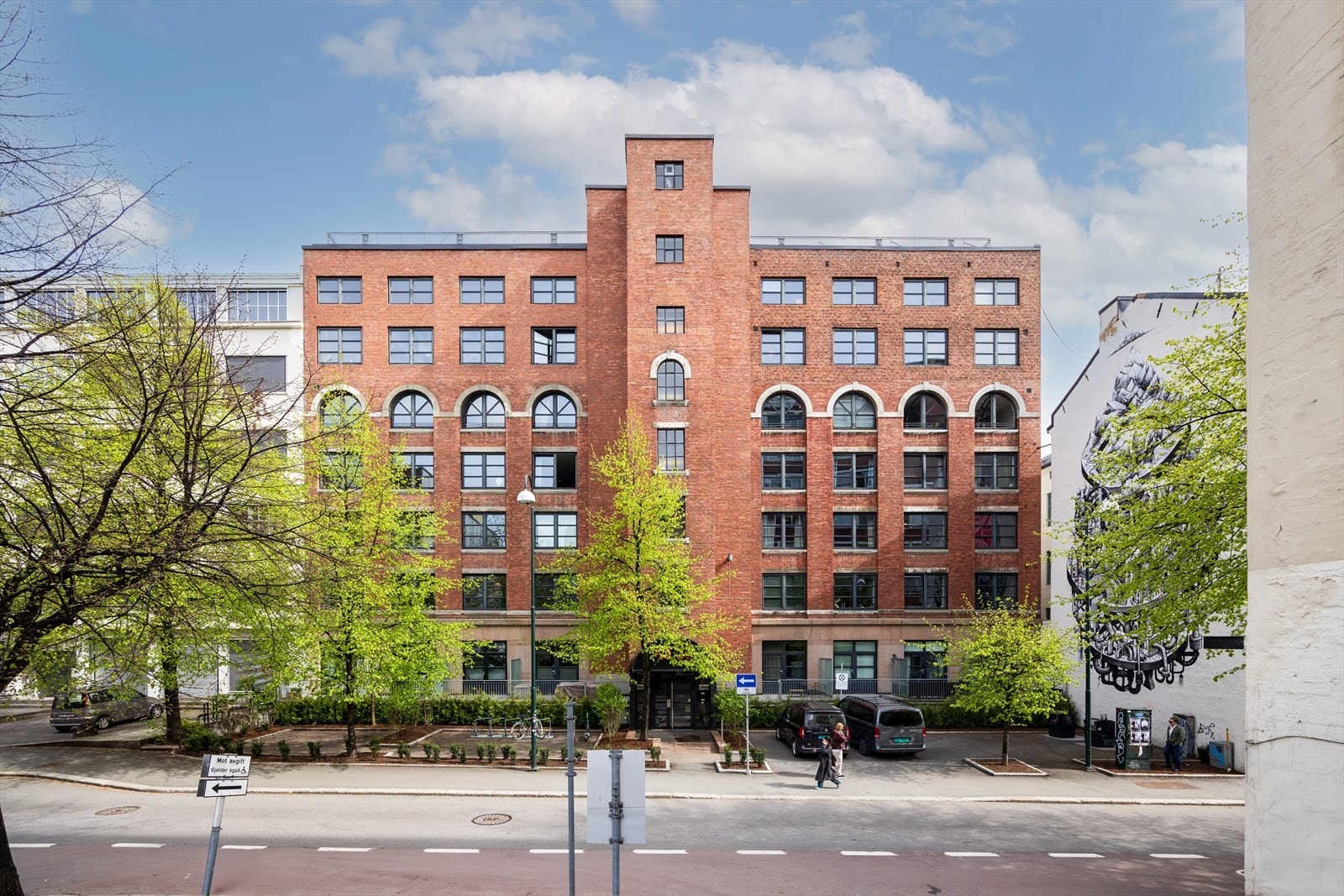 Fasade. Bygget ble opprinnelig oppført som en fabrikk i 1897, og ble senere totalrenovert og omgjort til moderne leiligheter. Borettslaget består i dag av 115 andeler Galleribilde