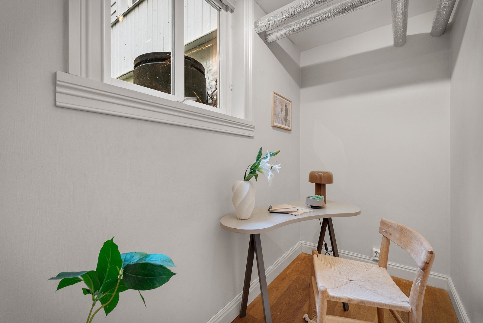 - Omkledningsrom/kontor i hybel - Galleribilde