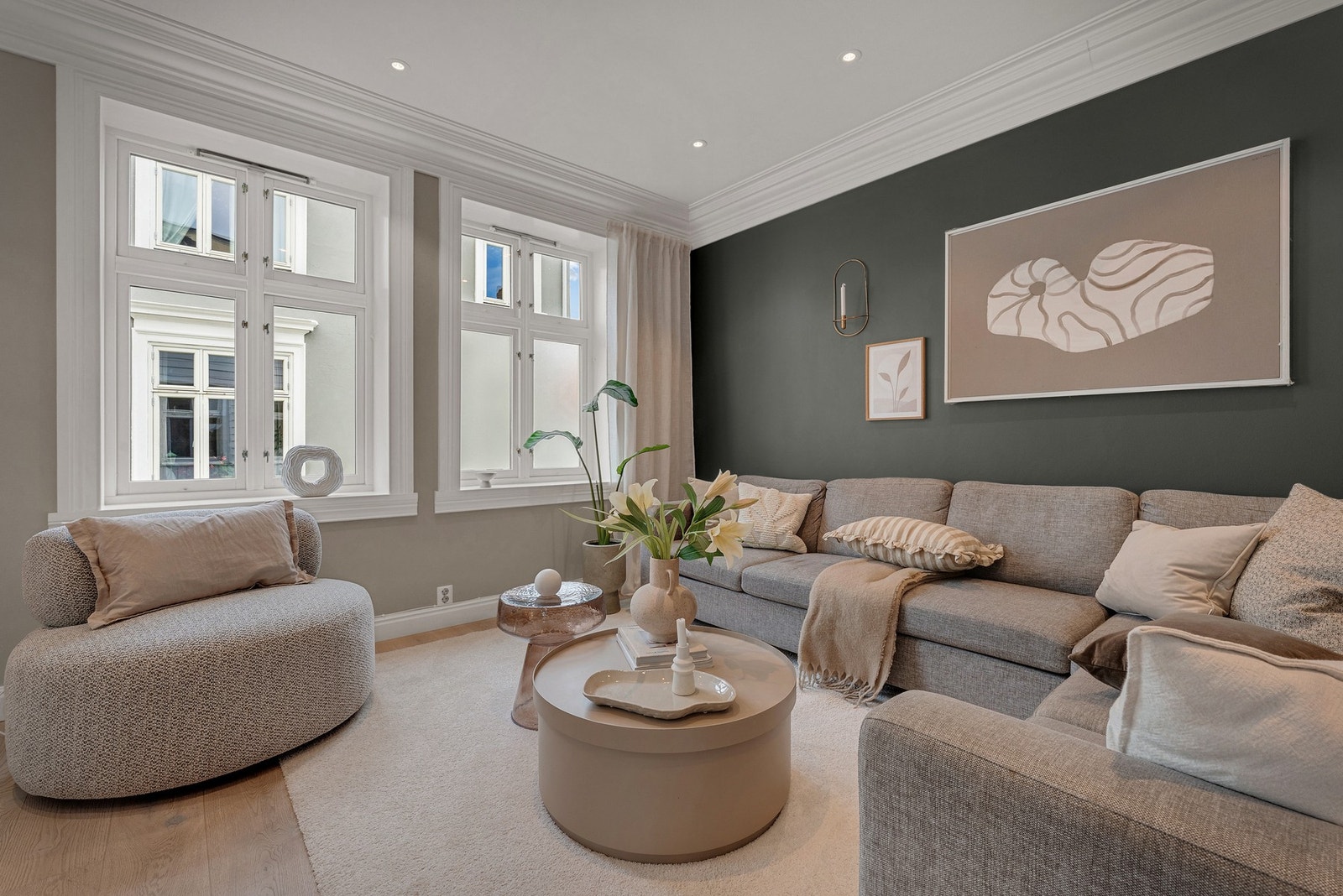 - Stue- og kjøkkenarealet er på ca. 33,4 m² og utgjør et naturlig samlingspunkt i boligen - Galleribilde