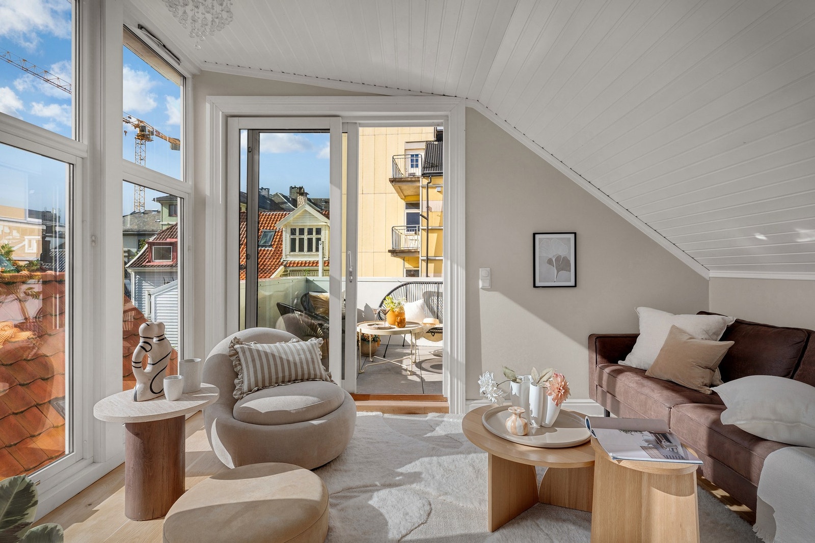 - Fra loftstuen er det utgang til boligens altan på ca. 7 m² - Galleribilde