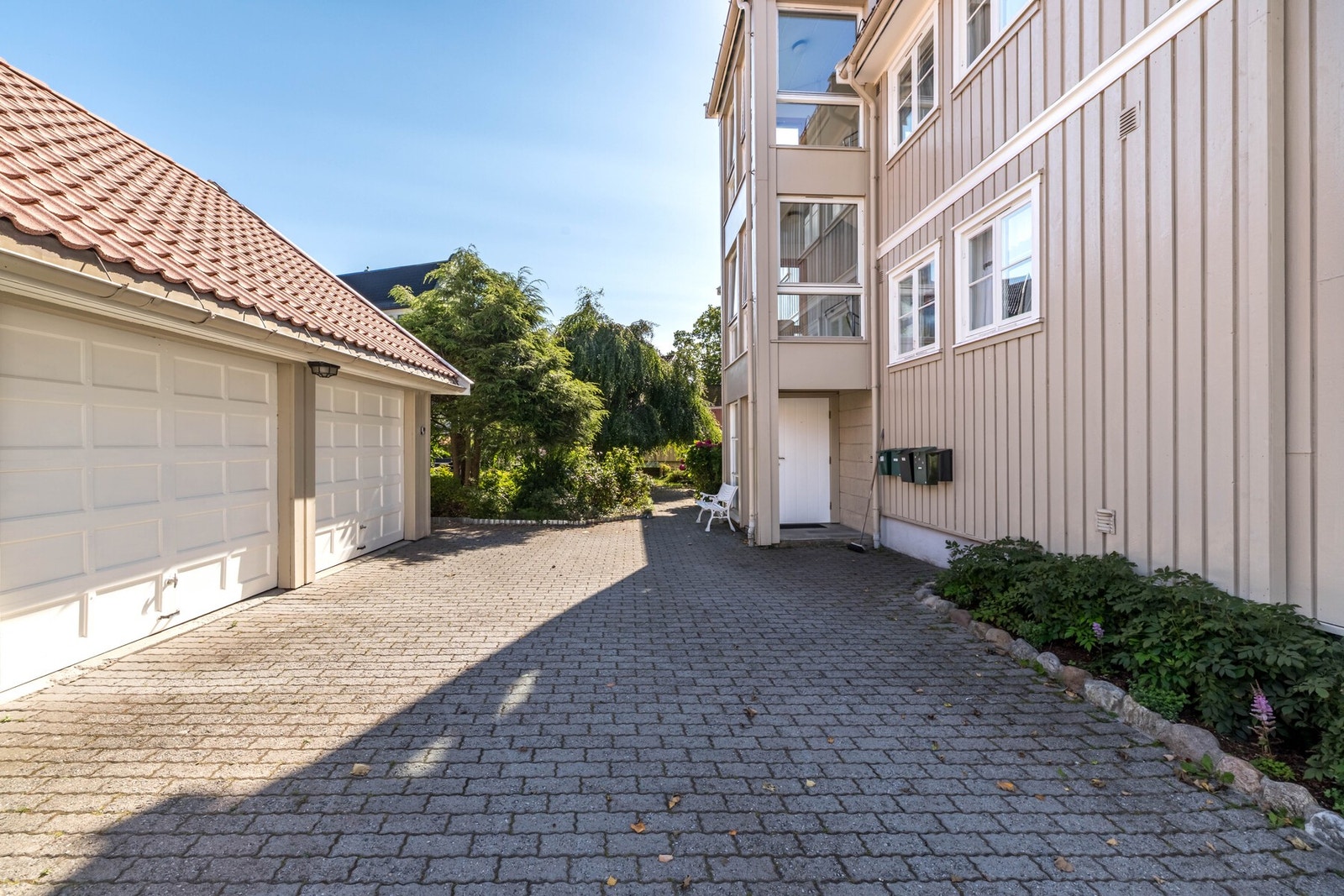 Inngangsparti til leilighetsbygget Galleribilde