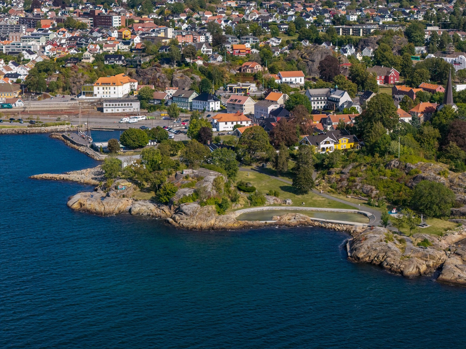 En kort rusletur til Tollerodden for et bad i sjøen eller Krabbedammen Galleribilde
