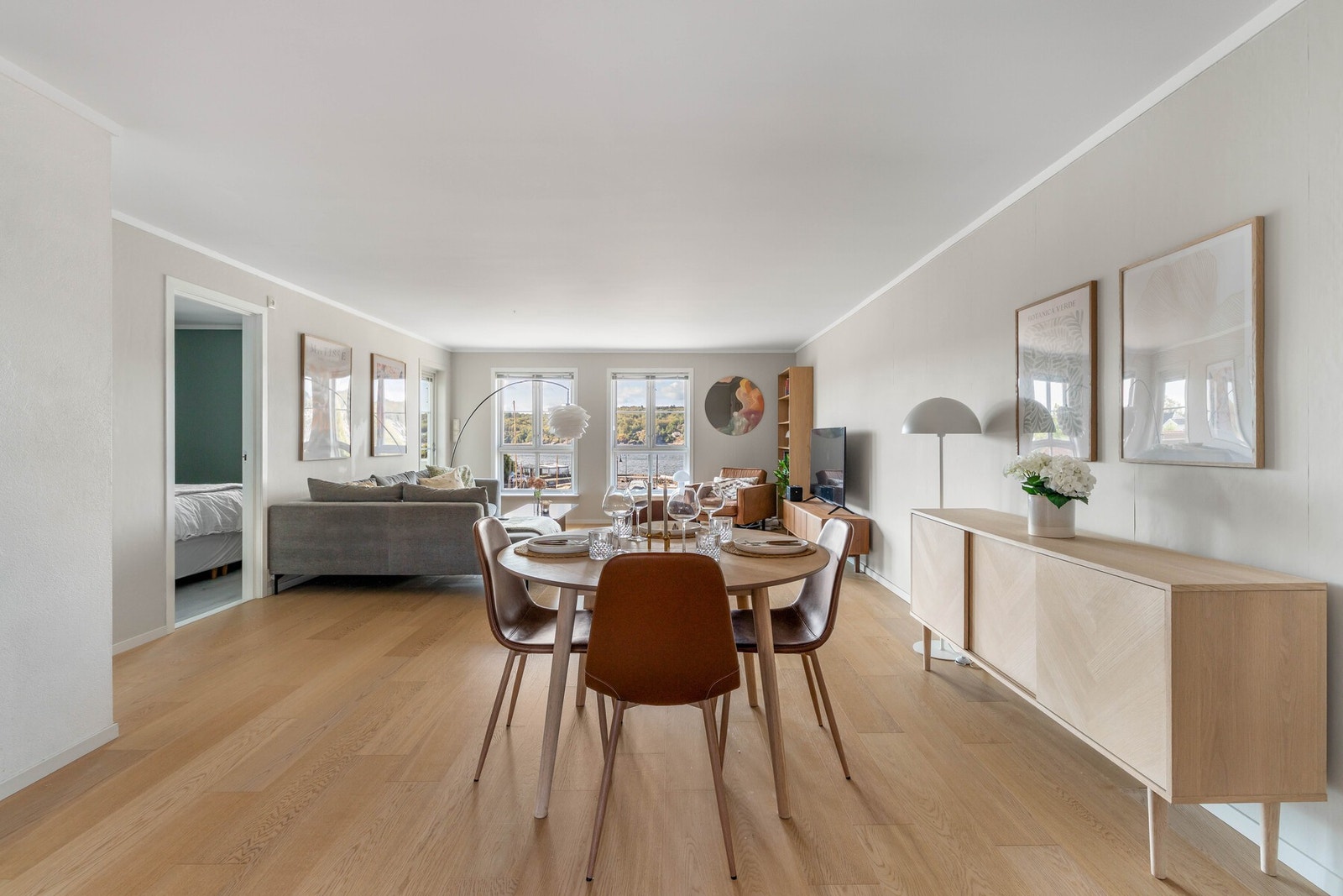 Dette er en lys og fin leilighet med flott utsikt mot Indre Havn og Larviksfjorden Galleribilde