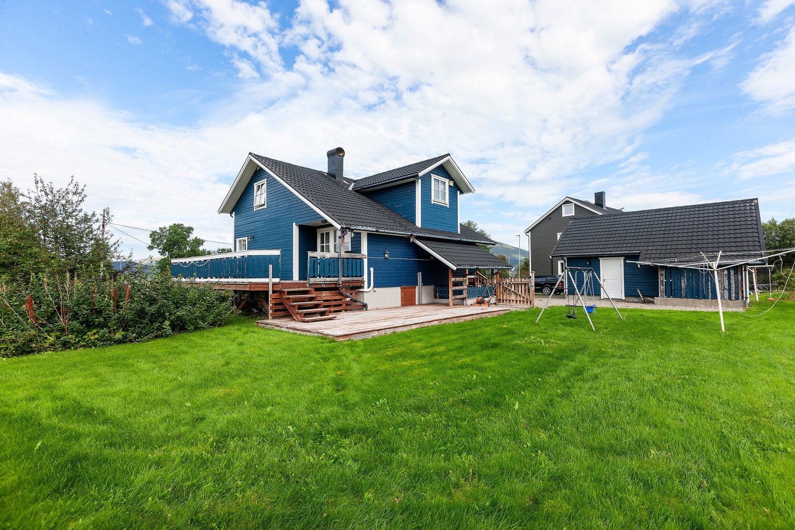 Stor opparbeidet hage. Galleribilde