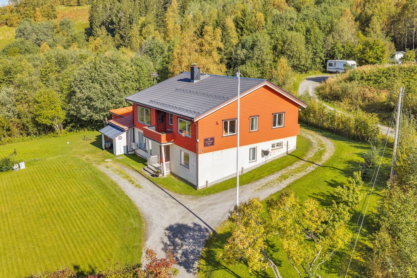 En innholdsrik enebolig med fin og sentral beliggenhet på Tennevoll Galleribilde