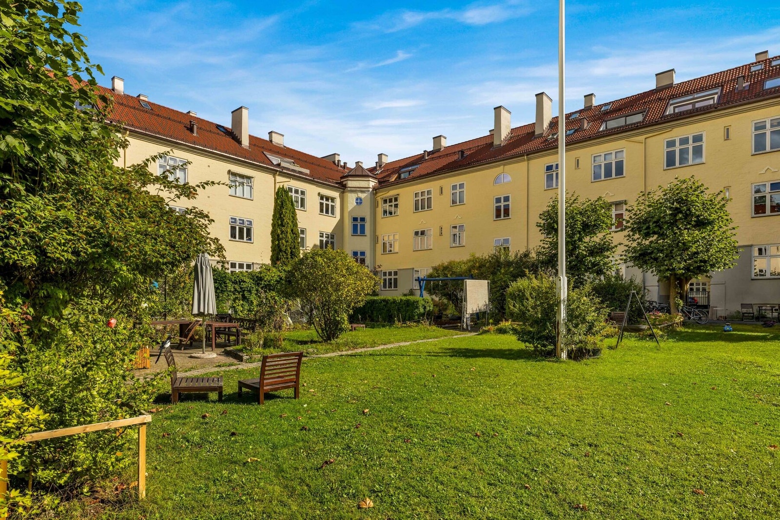 Borettslaget har et nydelig gårdsrom. Galleribilde