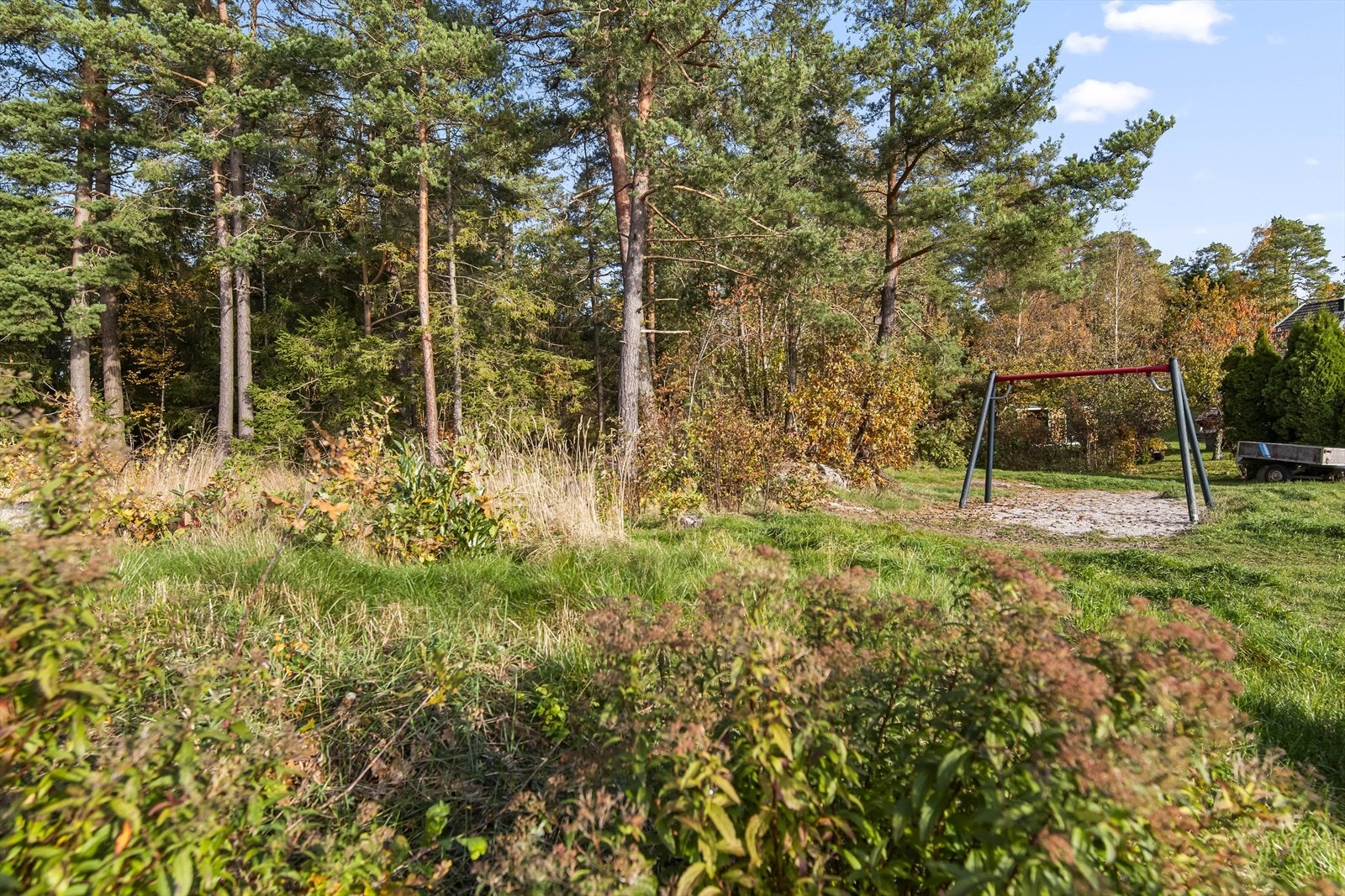 Her bor man skjermet og fredelig, samtidig som man har enkel tilgang til ut godt utvalg av fritidsaktiviteter og rekreasjonsmuligheter for både barn og voksne. Galleribilde