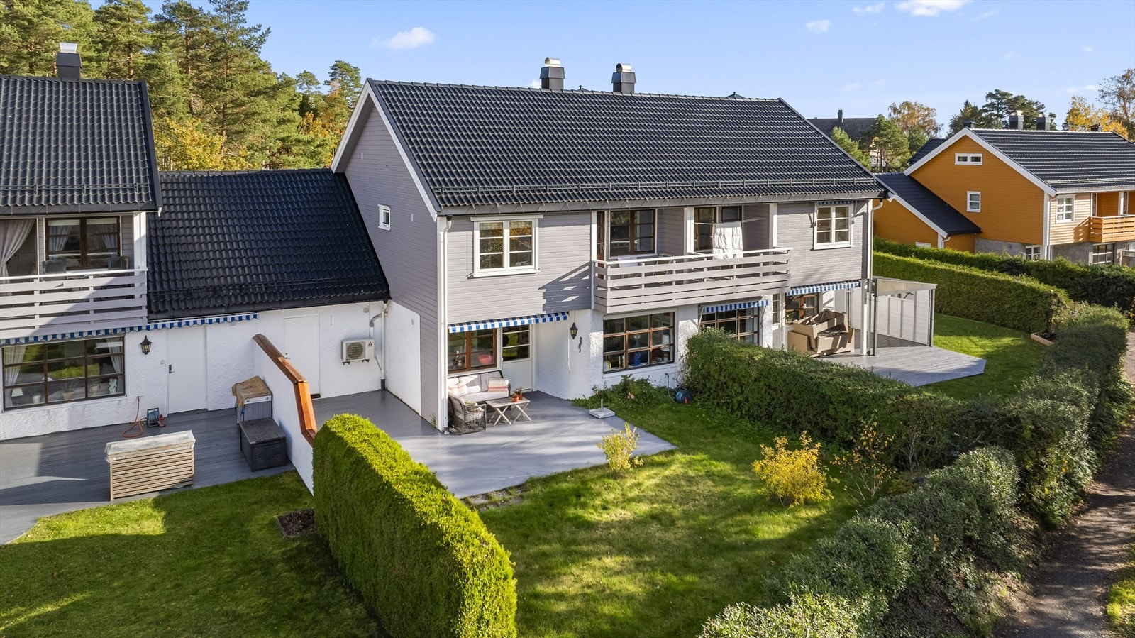 Eiendommen ligger i et attraktivt og barnevennlig boligområde med kort avstand til sjøen. Galleribilde