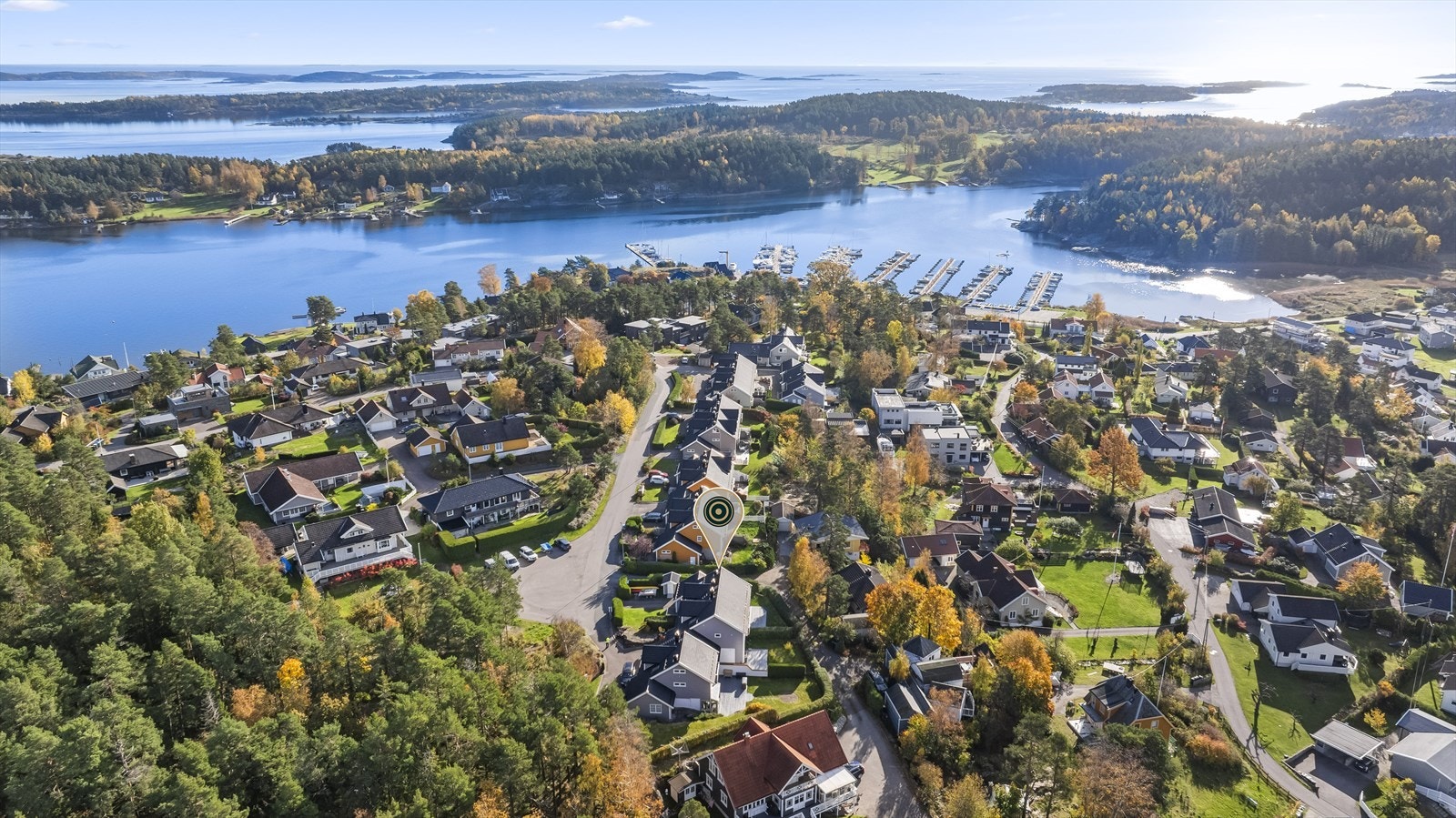 Ulvetangen badeplass ligger også i nærheten og er et populært sted på varme sommerdager. Galleribilde