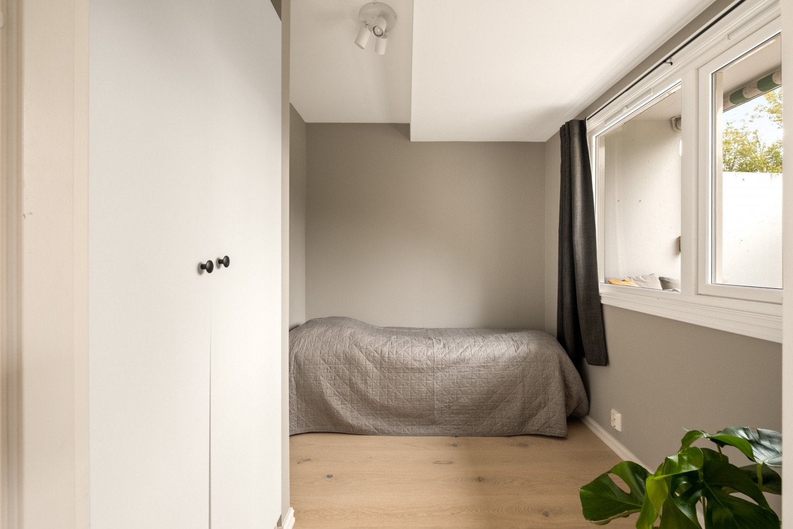 Leiligheten har tre romslige soverom med gode og fleksible møbleringsmuligheter Galleribilde