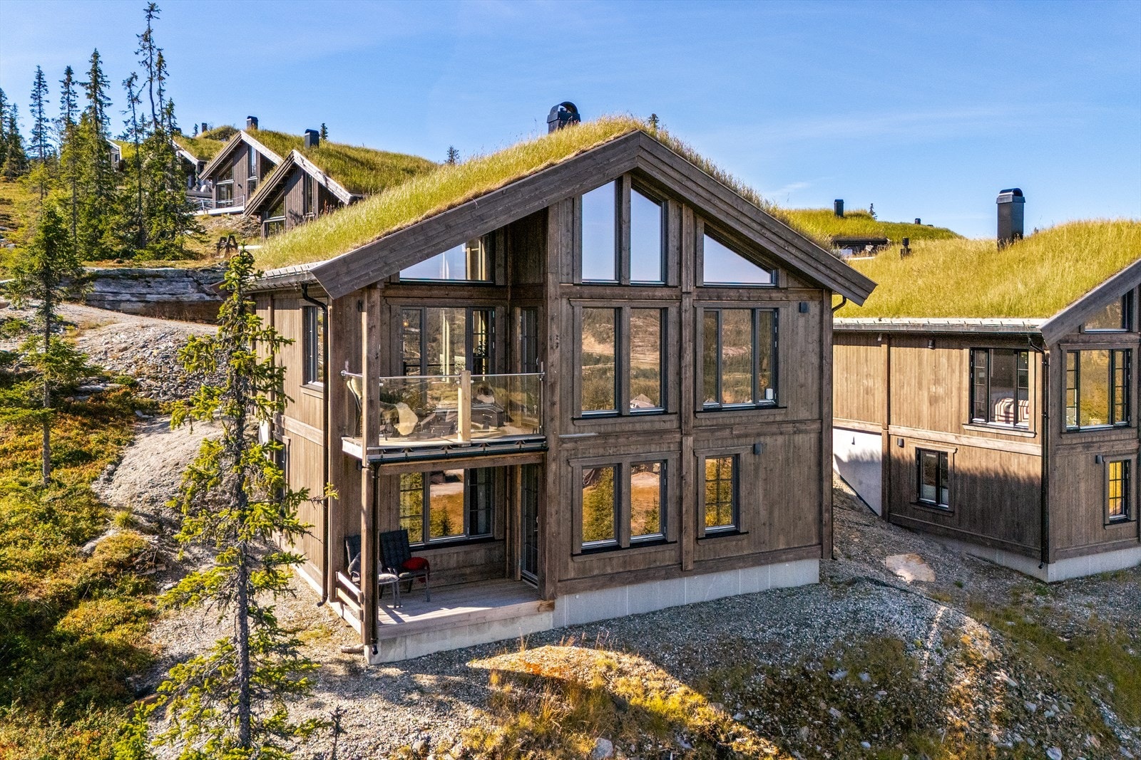 Gjennomført arkitektur tilpasset det norske høyfjellslandskapet. Galleribilde