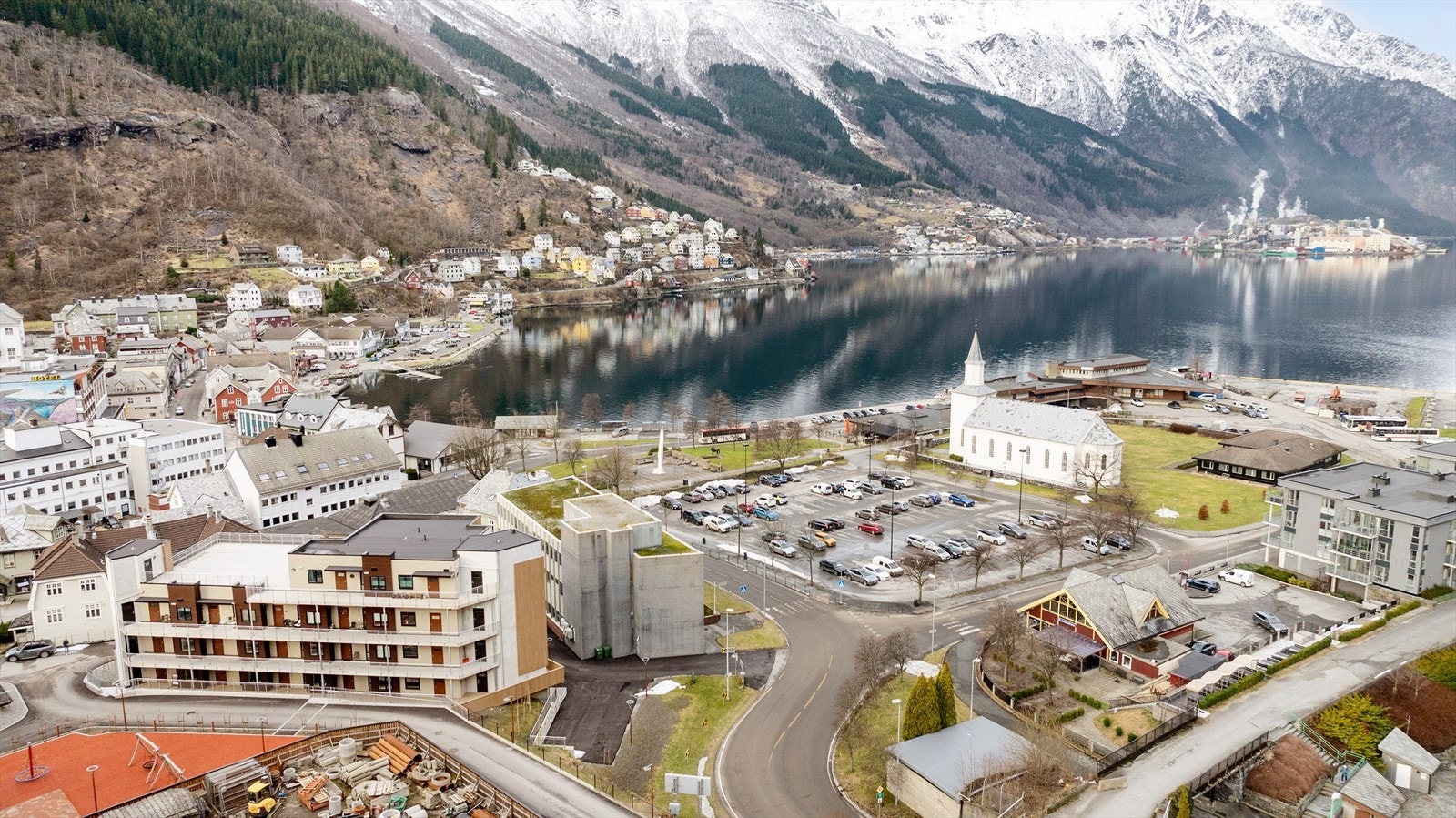 Sentral beliggenhet i Odda sentrum Galleribilde