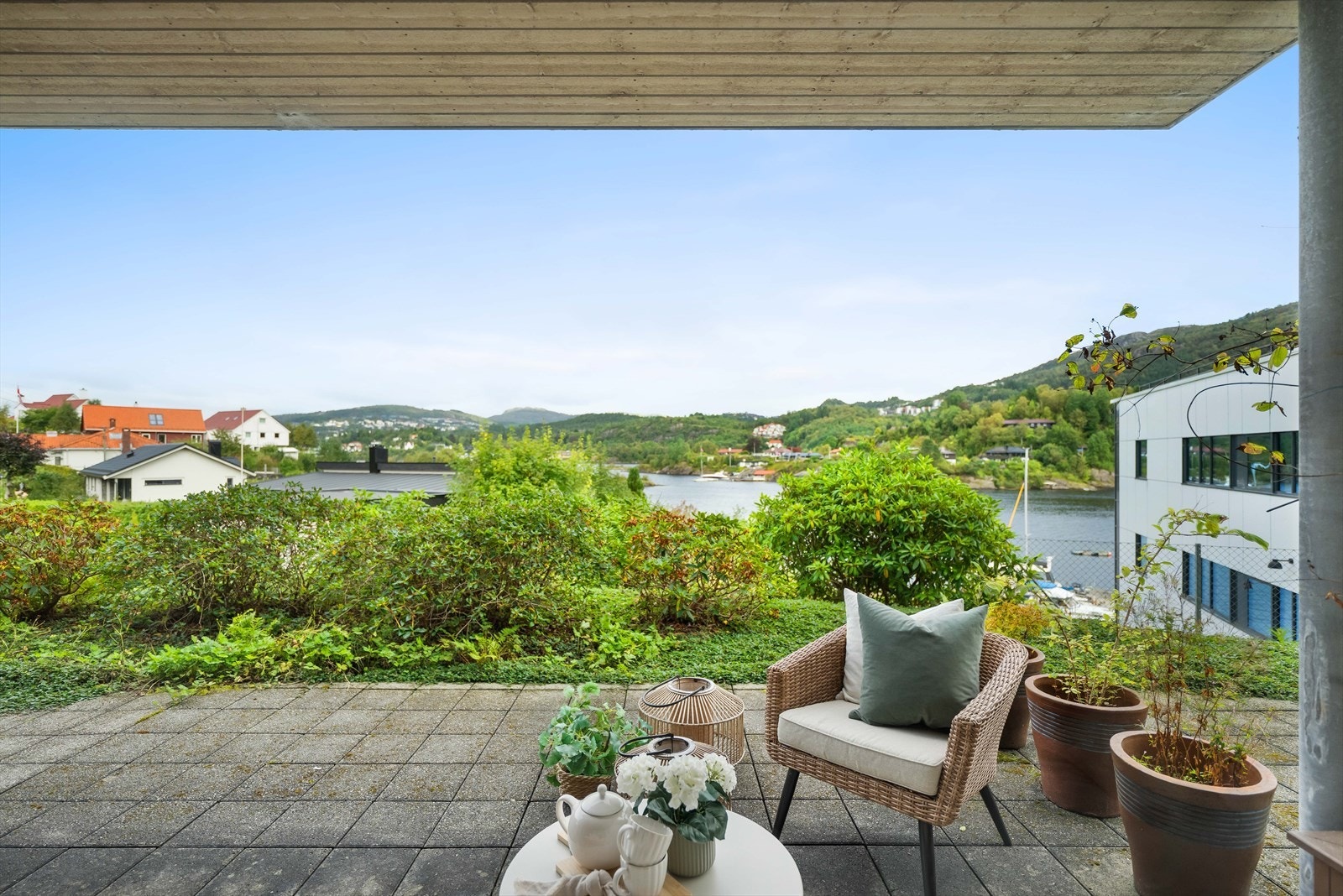 Nærhet til både skog og sjø Galleribilde