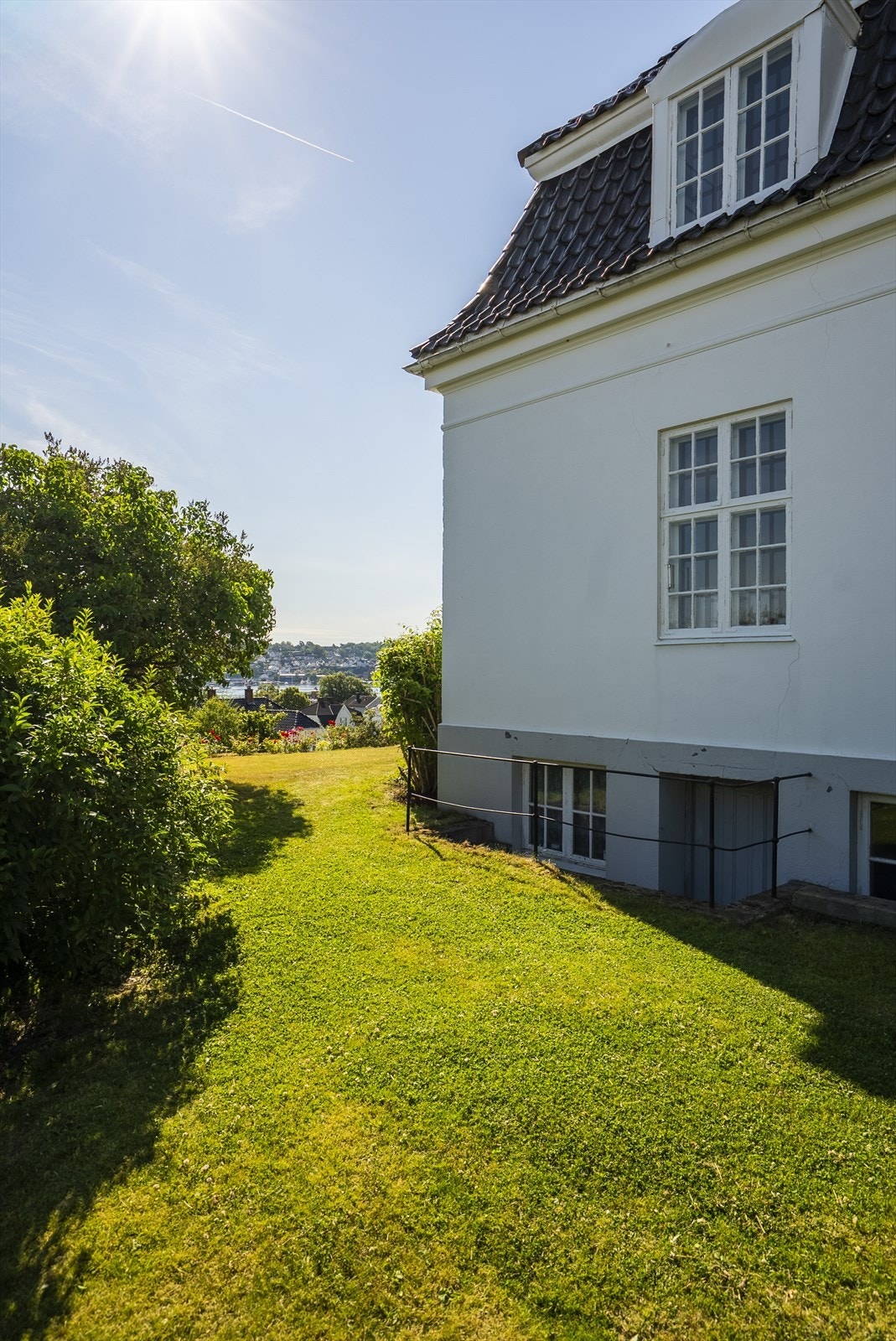 Fasade mot nord. Egen kjellernedgang her Galleribilde