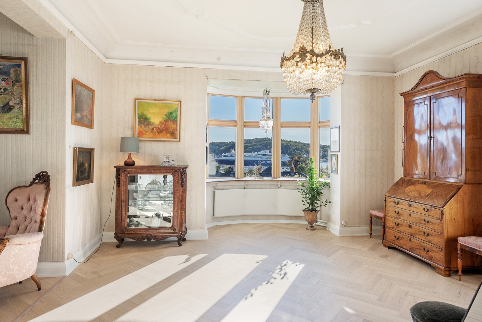 Rikelig lysinnslipp og vakre utsyn Galleribilde