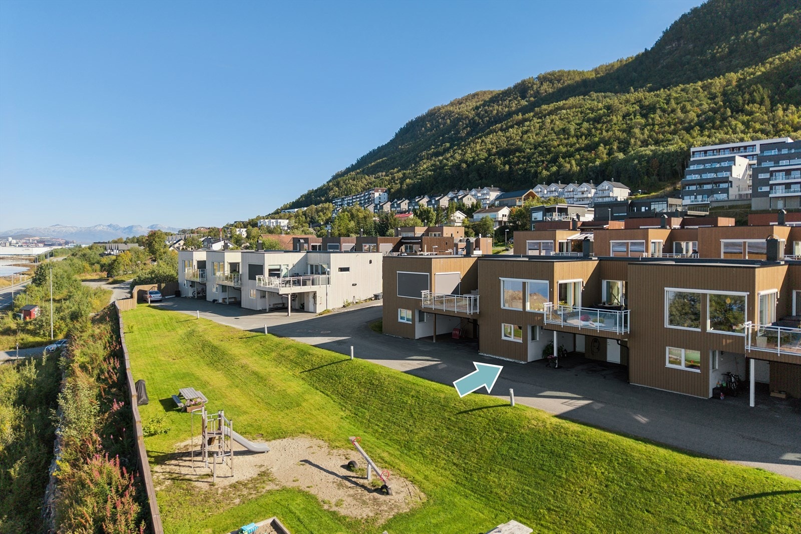 Kort vei til kollektivtransport og enkel reise til sentrale arbeids- og studiested. Galleribilde