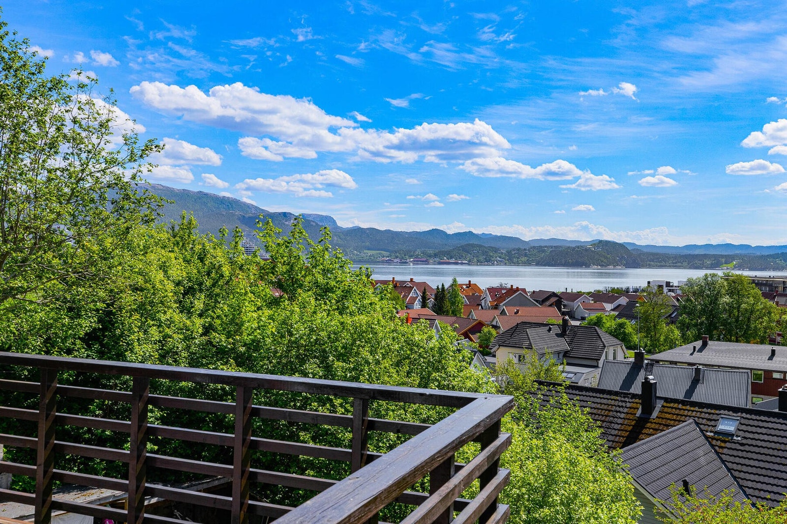 Flott utsikt ut over havneinnløpet til Namsos Galleribilde