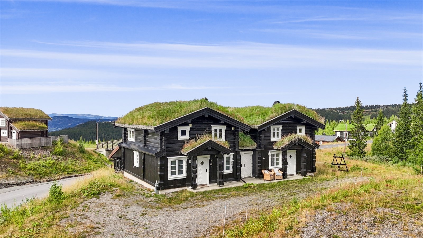 Tradisjonell stavlaftkonstruksjon fra 2015 tekket med torvtak. Galleribilde