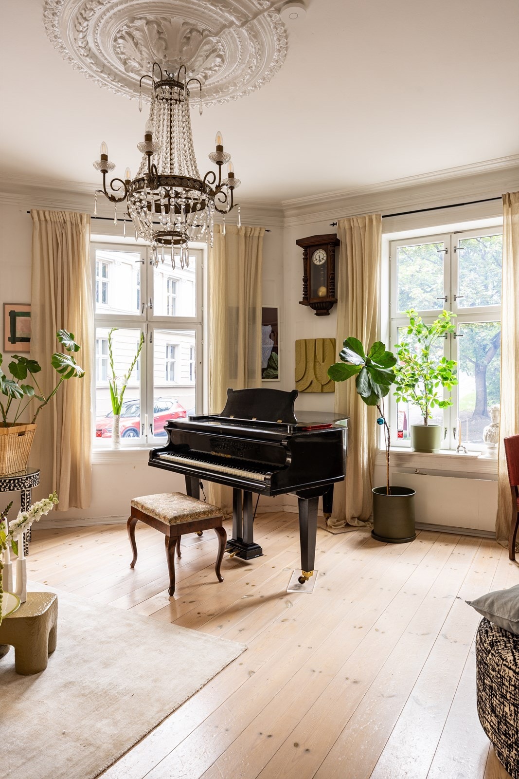 Fra stuen er det utsyn mot grøntområdet ved Paulus kirke Galleribilde