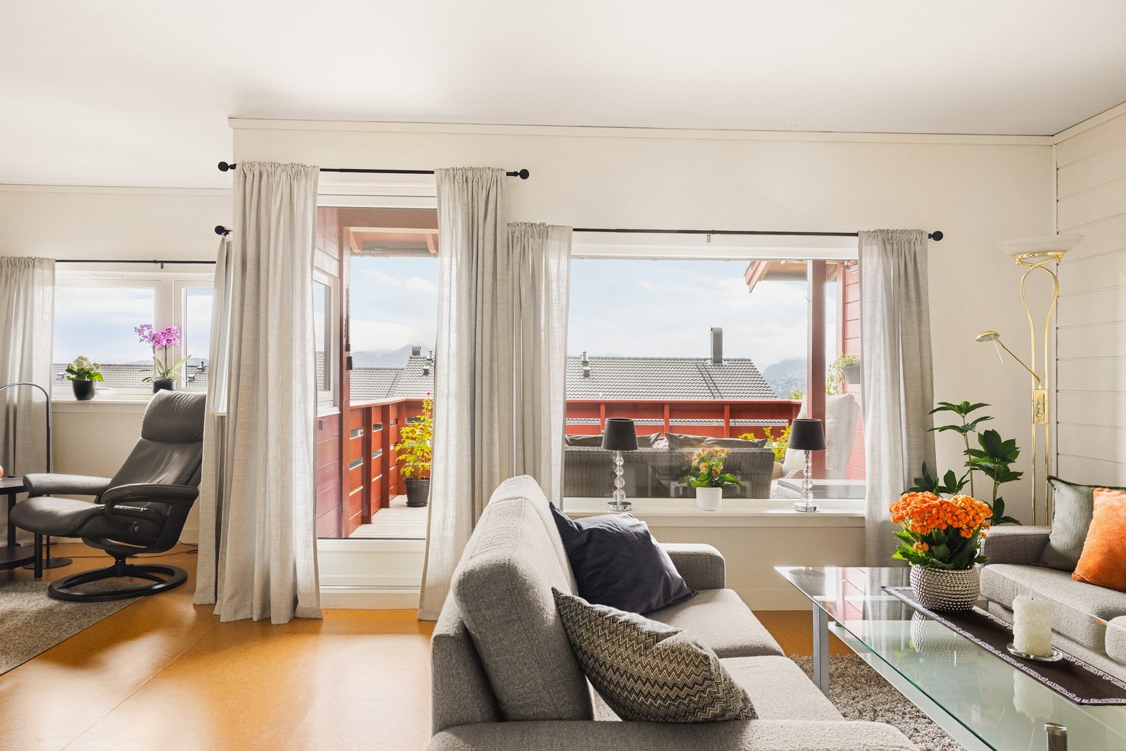 Rekkehuset ligger i et meget attraktivt nabolag som er perfekt for barnefamilien! Galleribilde