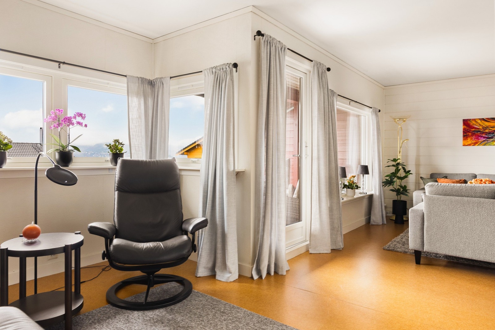 Videre er det direkte utgang til balkongen. Galleribilde