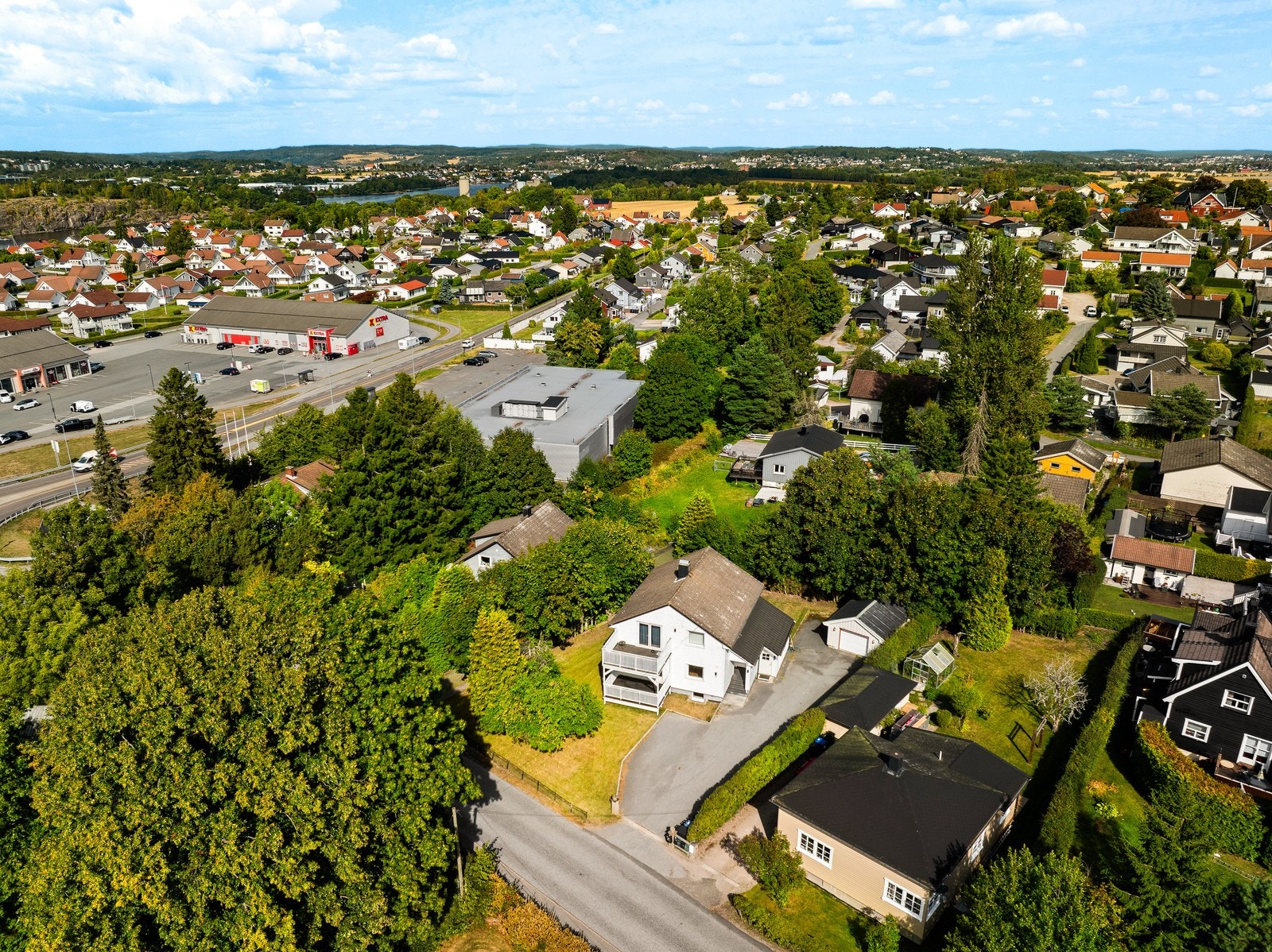 Fra eiendommen er det gangavstand til Torp skole og flere barnehager. Galleribilde