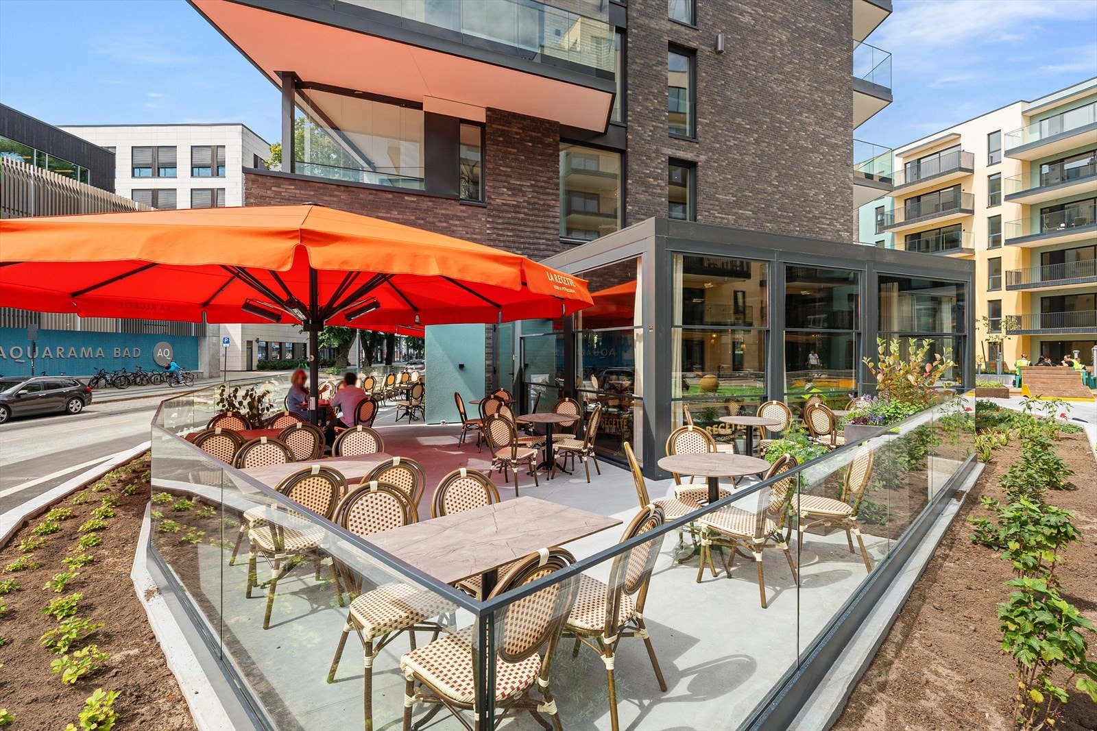 Når du bor i Tangen Torv får du opplevelsen av å være på ferie i den franske rivieraen rett utenfor døra, med La Recette Bistro som en av dine nærmeste naboer. Galleribilde